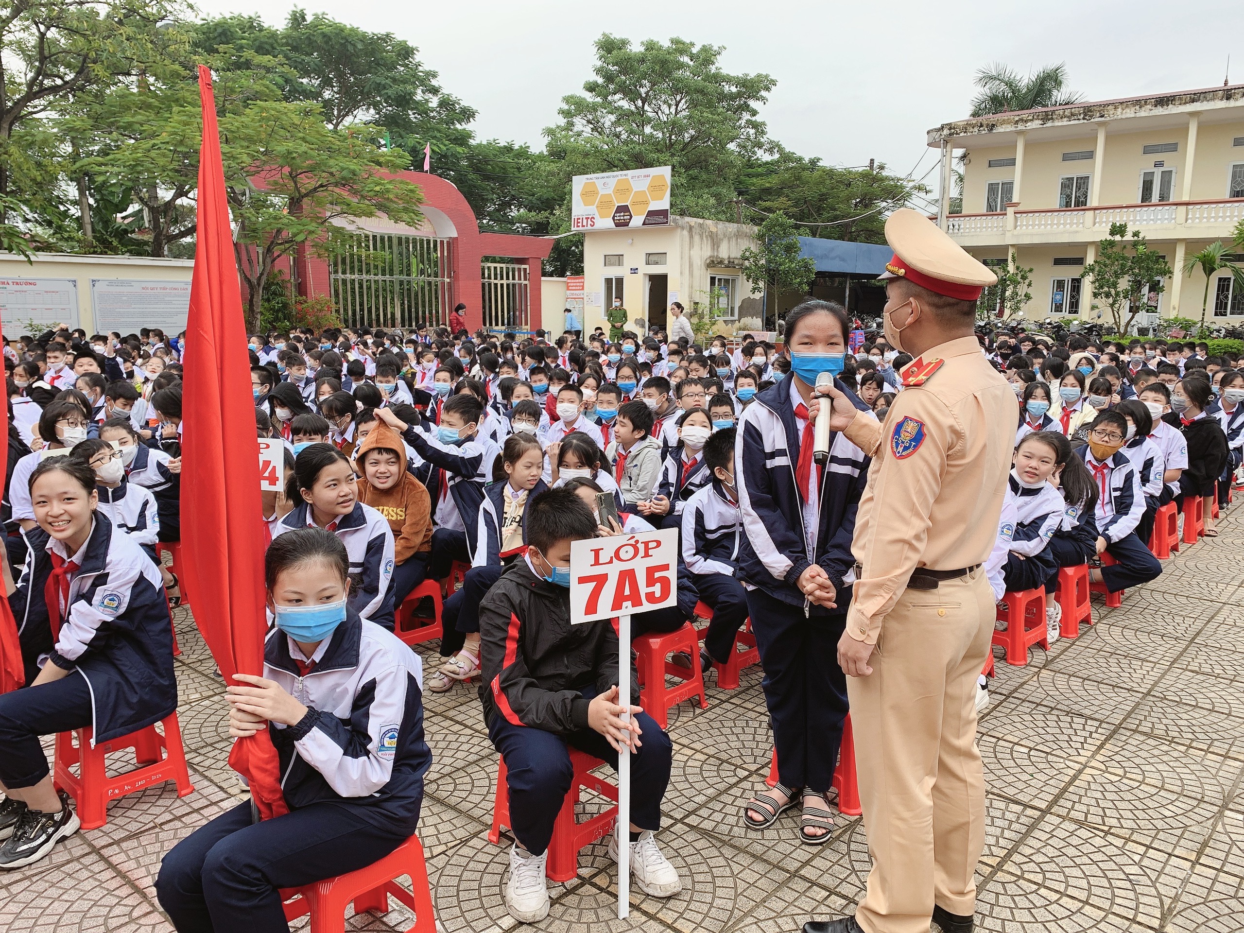 Đẩy mạnh tuyên truyền, phổ biến giáo dục pháp luật về trật tự an toàn giao thông